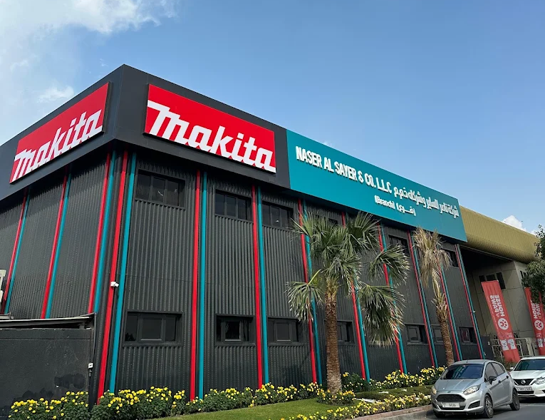 Makita branded showroom building in Al Quoz Industrial Area 3, Dubai